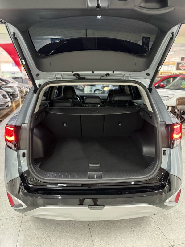 KIA SPORTAGE PRESTIGE HYBRID 1.6 AUTOMÁTICO COM TETO SOLAR E PANORÂMICO 2024 CINZA - Imagem 5