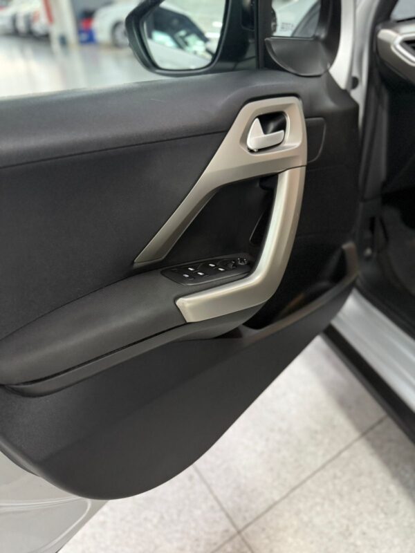 PEUGEOT 2008 ALLURE PACK 1.6 FLEX AUTOMÁTICO 2022 PRATA - Imagem 10