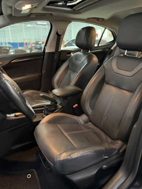 CITROEN C4 LOUNGE TENDANCE 1.6 THP FLEX AUTOMÁTICO COM TETO SOLAR 2016 PRETO - Imagem 11