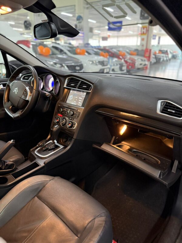 CITROEN C4 LOUNGE TENDANCE 1.6 THP FLEX AUTOMÁTICO COM TETO SOLAR 2016 PRETO - Imagem 8