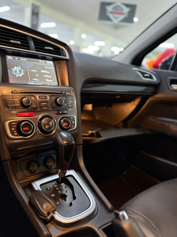 CITROEN C4 LOUNGE TENDANCE 1.6 THP FLEX AUTOMÁTICO COM TETO SOLAR 2016 PRETO - Imagem 9