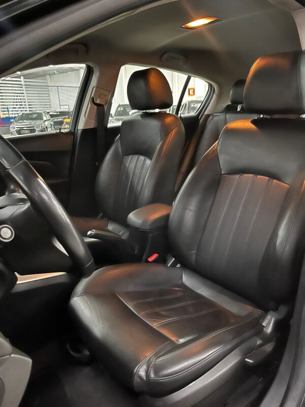 CHEVROLET CRUZE HB LT 1.8 FLEX AUTOMÁTICO 2014 PRETO - Imagem 13