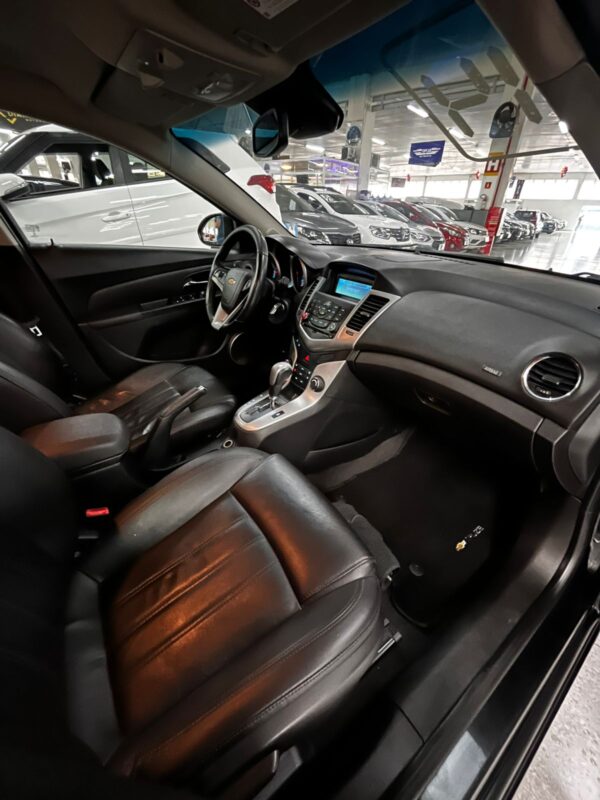 CHEVROLET CRUZE HB LT 1.8 FLEX AUTOMÁTICO 2014 PRETO - Imagem 8