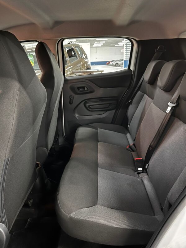 CITROEN C3 LIVE PACK 1.0 FLEX 2023 BRANCO - Imagem 12